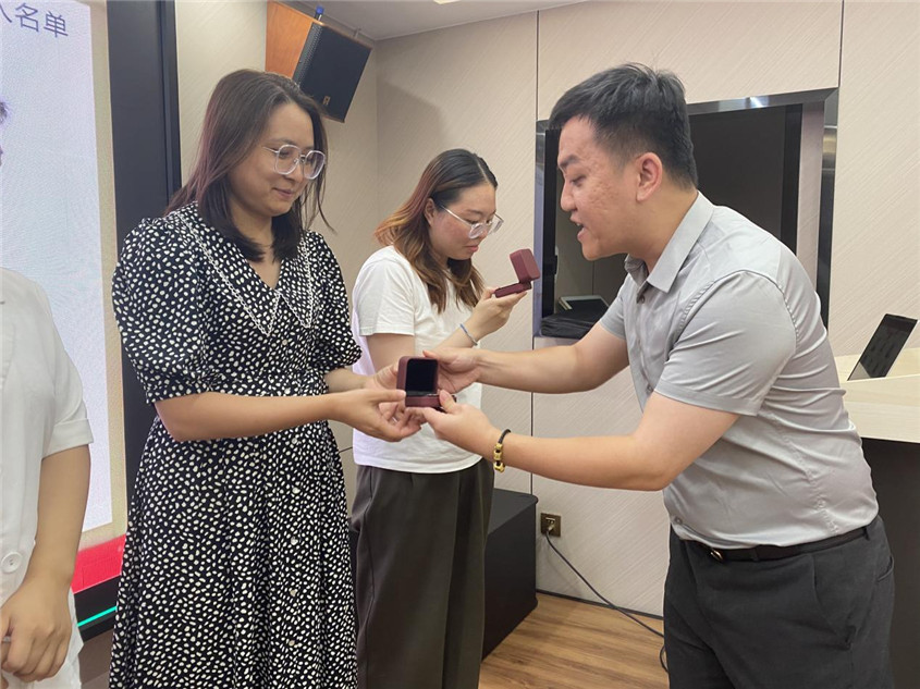 欧博abg集团纪念品揭晓仪式